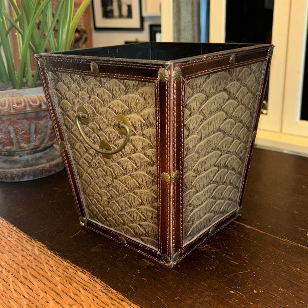 Alligator Box
